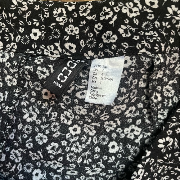 H&M black and white floral skirt, size 4 - Picture 2 of 3